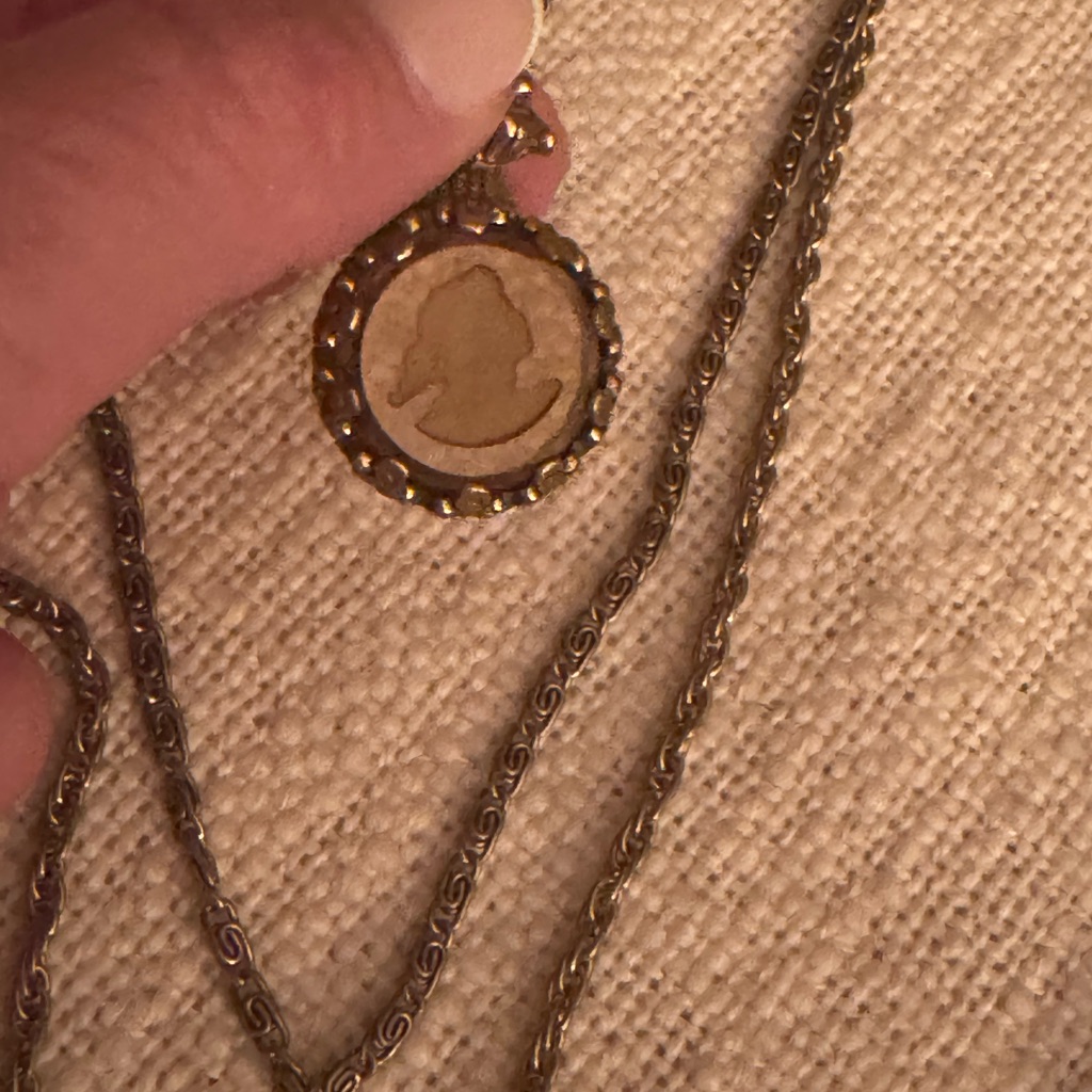 Elegant Goldette Intaglio Cameo Pendant Necklace 80$